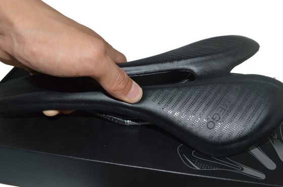 Đệm xe đạp nhẹ 139g Sợi carbon đầy đủ cho tất cả các mùa MTB ghế xe đạp đường bộ