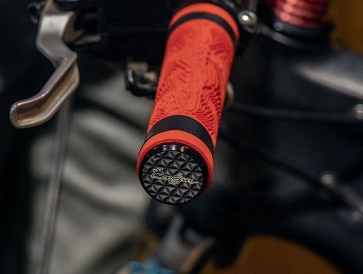 130mm * 30mm ENLEE Silica Gel Bicycle Handle Bar Grip thích hợp cho xe đạp ngoài đường